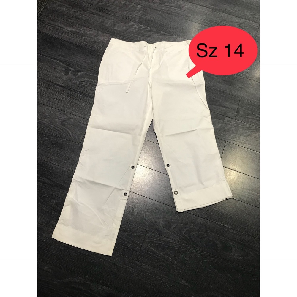 White Crop / Capri / Pants
